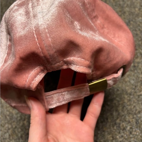 Juicy Couture Blush Pink Velvet Trucker Hat - Picture 2 of 3